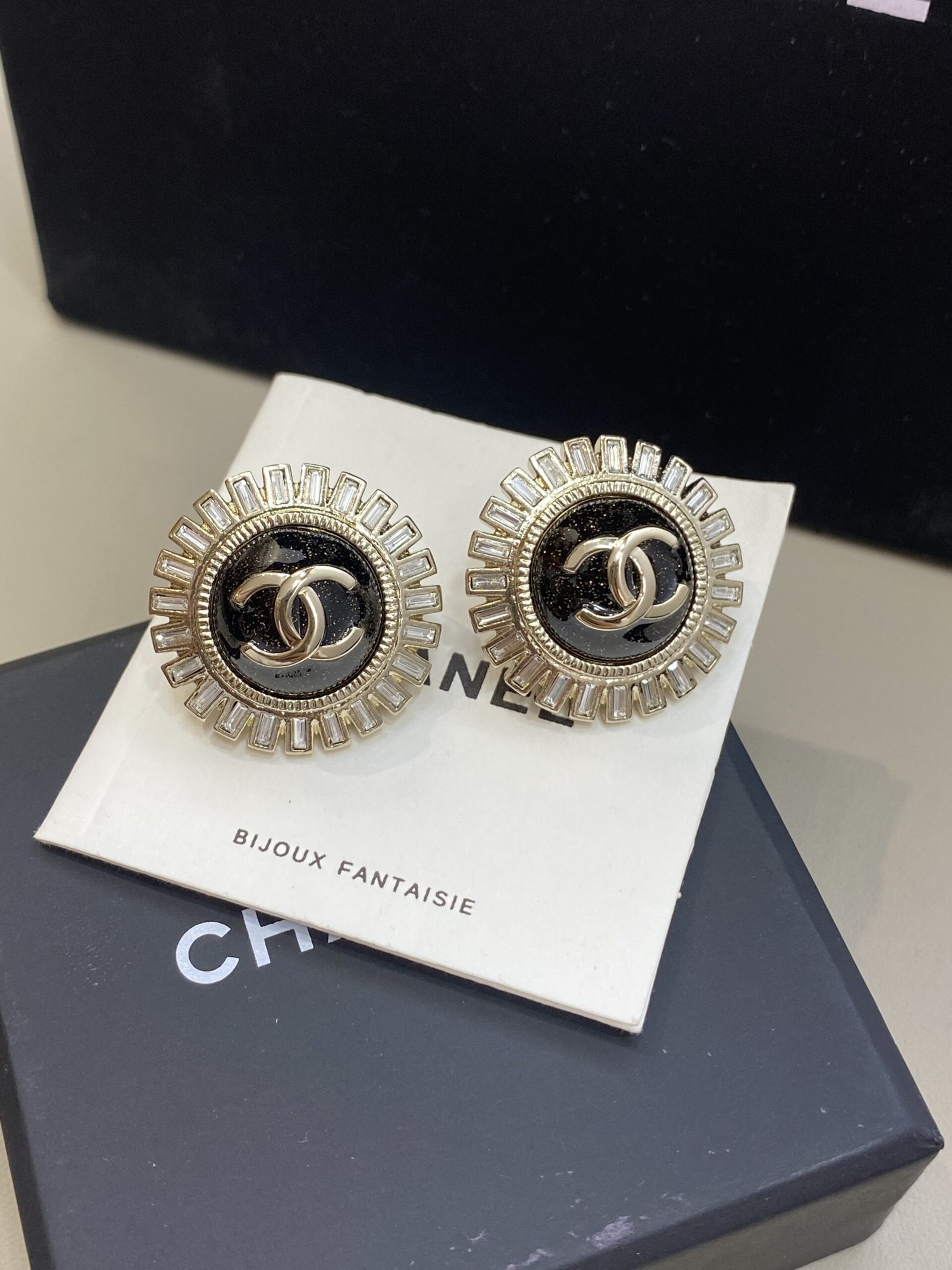 4_HDSavePhotos Chanel Vintage Sunflower Stud Earrings - Image 1