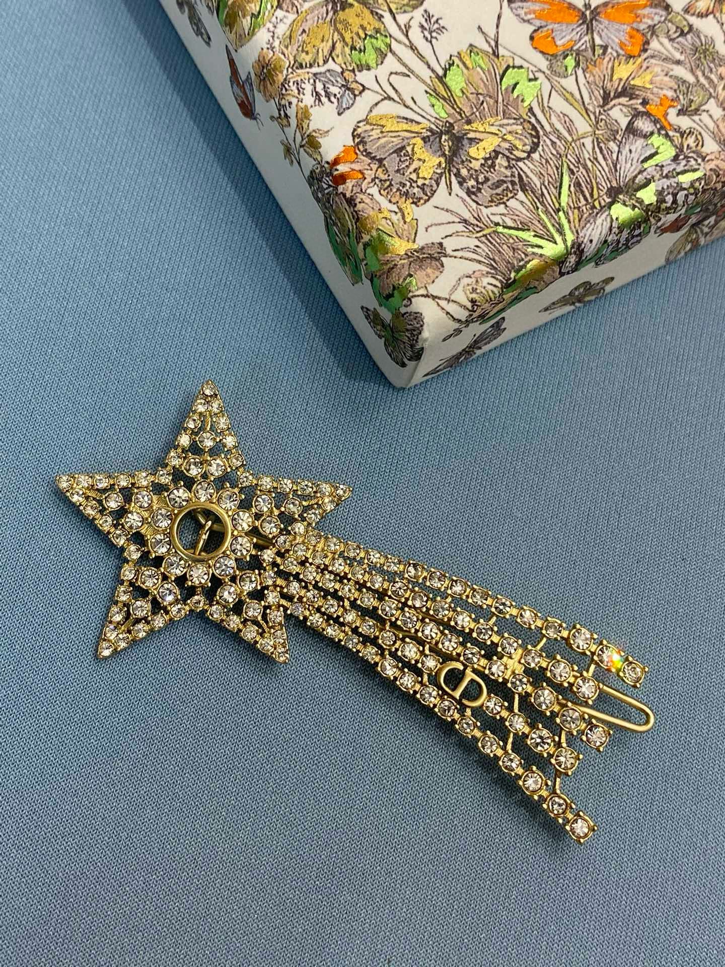 IMG_8059 Dior Lucky Shooting Star Twin Pearl Hair Clip - Image 1