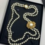 Vintage-inspired floral double-layer pearl necklace